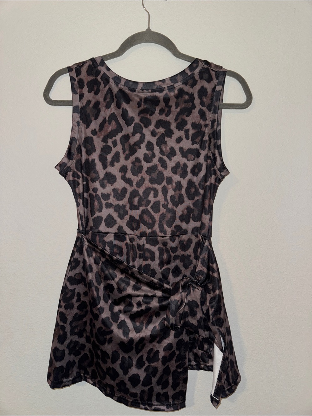 Sleeveless Leopard Print Tie-Waist Athletic Dress - Black & Brown